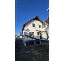 Haus zum Kaufen in Rosbach-Rodheim 685.000,00 € 260 m²