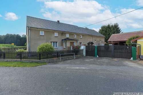 Foto - Haus zum Kaufen in Oßling 105.000,00 € 180 m²