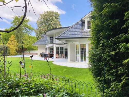 Foto - Haus zum Kaufen in Hamburg Wohldorf-Ohlstedt 1.144.500,00 € 282 m²
