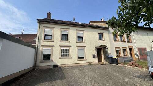 Foto - Haus zum Kaufen in Bergen 166.000,00 € 275 m²