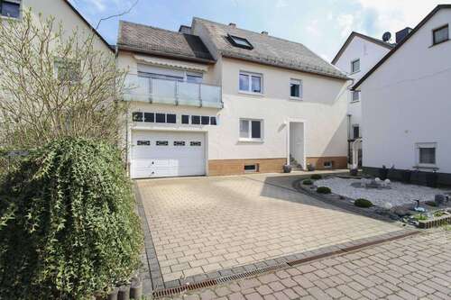 Foto - Haus zum Kaufen in Mengerskirchen 219.000,00 € 274.1 m²