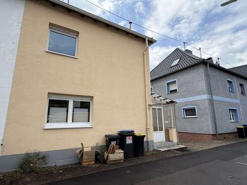 Foto - Haus zum Kaufen in Großrosseln Karlsbrunn 99.000,00 € 130 m²