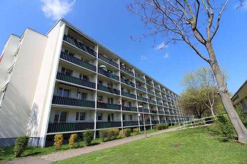 Foto - Wohnung zum Mieten in Halle (Saale) 435,00 € 67.85 m²