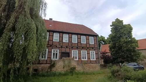 Foto - Haus zum Kaufen in Bahrdorf-Saalsdorf 130.000,00 € 154 m²