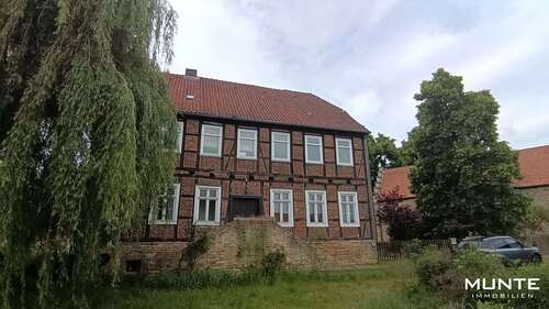 Foto - Haus zum Kaufen in Bahrdorf-Saalsdorf 130.000,00 € 154 m²