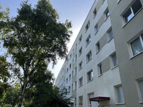 Foto - Wohnung zum Mieten in Halle (Saale) 420,00 € 66.45 m²