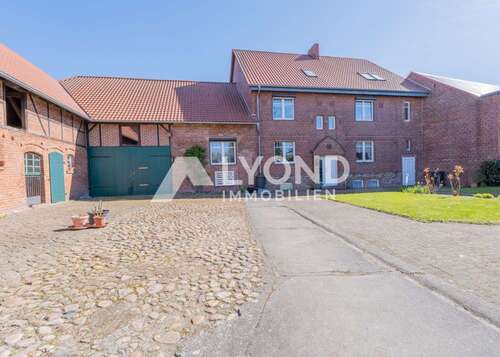 Foto - Haus zum Kaufen in Oebisfelde Lockstedt 350.000,00 € 248 m²