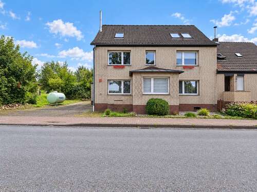 Foto - Haus zum Kaufen in Holzminden Silberborn 132.000,00 € 257 m²