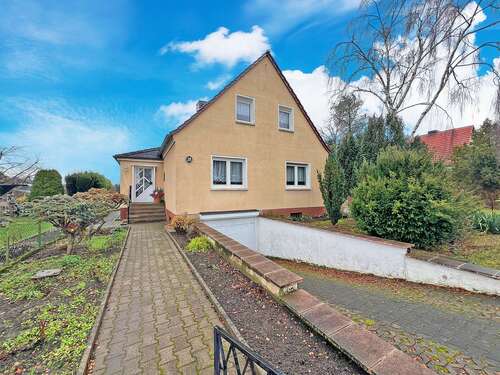 Foto - Haus zum Kaufen in Halle (Saale) - Dautzsch 235.000,00 € 139 m²