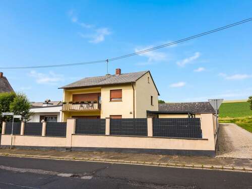 Foto - Haus zum Kaufen in Kerben 324.000,00 € 165 m²
