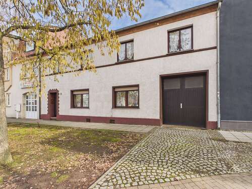 Foto - Haus zum Kaufen in Staßfurt 160.000,00 € 160.87 m²
