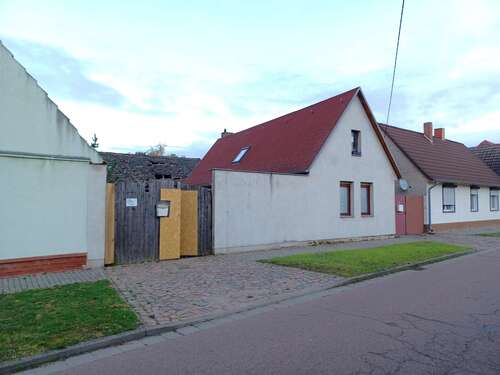 Foto - Haus zum Kaufen in Osternienburger Land OT Reppichau 18.000,00 € 74 m²