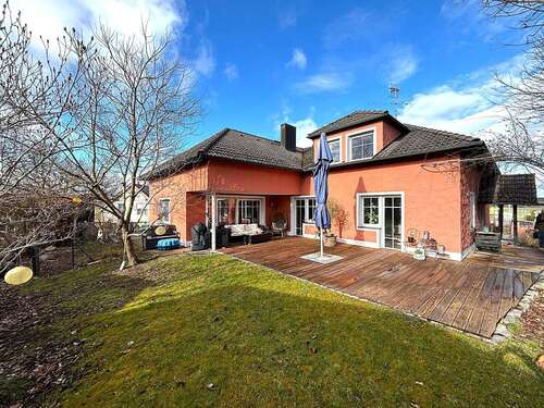 Foto - Haus zum Kaufen in Holzheim am Forst 549.000,00 € 290 m²