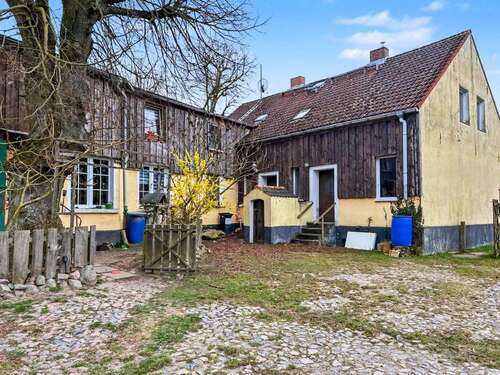 Foto - Haus zum Kaufen in Stüdenitz-Schönermark 149.000,00 € 210 m²