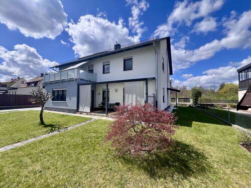 Foto - Haus zum Kaufen in Roth 859.000,00 € 237 m²