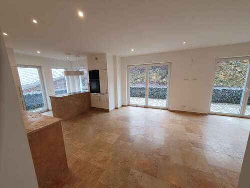 Foto - Haus zum Mieten in Undorf 1.640,00 € 155 m²