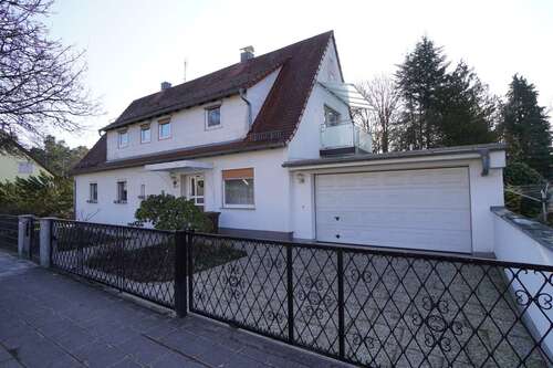 Foto - Haus zum Kaufen in Schwaig b. Nürnberg 595.000,00 € 200 m²