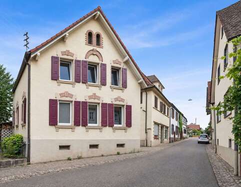 Foto - Haus zum Kaufen in Vogtsburg im Kaiserstuhl 890.000,00 € 322 m²