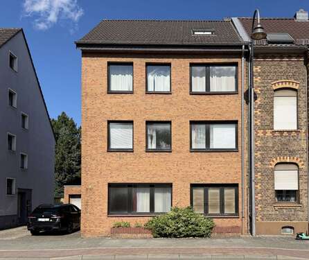 Foto - Haus zum Kaufen in Köln Weiden 890.000,00 € 300 m²