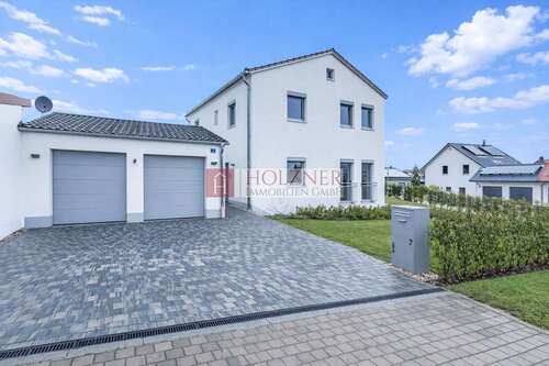 Foto - Haus zum Mieten in Aham 1.800,00 € 154.38 m²