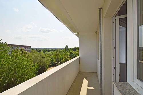 Foto - Wohnung zum Mieten in Halle (Saale) 422,22 € 70.37 m²