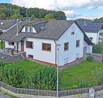 Haus zum Kaufen in Velburg 330.000,00 € 123.57 m²