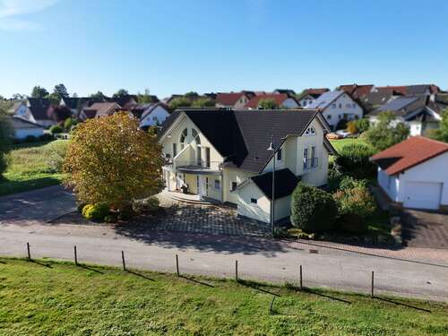 Foto - Haus zum Kaufen in Erzenhausen 385.000,00 € 161 m²