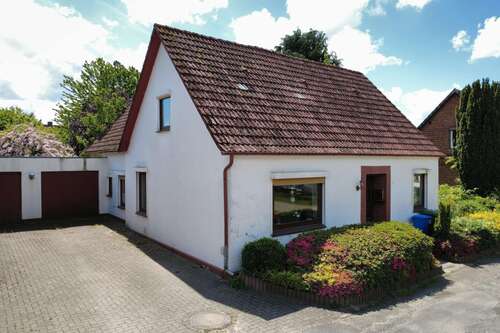 Foto - Haus zum Kaufen in Hemmoor 125.000,00 € 110.02 m²