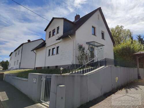 Foto - Haus zum Kaufen in Niedernhausen 449.000,00 € 158 m²