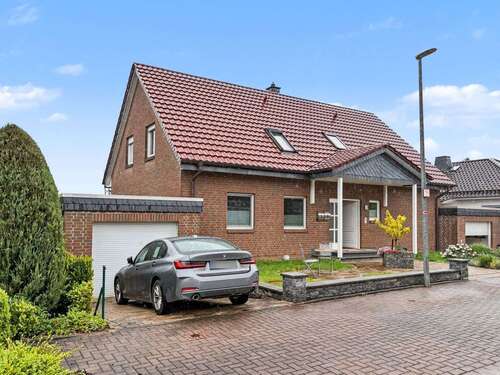 Foto - Haus zum Kaufen in Bad Salzdetfurth 440.000,00 € 173 m²