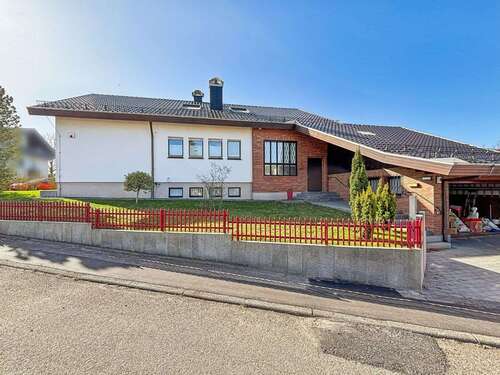 Foto - Haus zum Kaufen in Bad Herrenalb 579.000,00 € 260.02 m²