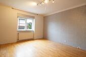 Schlafzimmer 1 - Gemütliche 3-Zimmer-Wohnung in Trier-Ehrang – Ruhige Lage mit überdachtem Balkon
