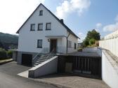 Ansicht 3 - Achtung junge Familie - Freistehendes Wohnhaus mit 2 Garagen und großen Terrassen in Fell