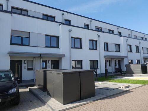 Vorderansicht 2 - Tarforster Höhe-Passivhäuser mit schöner Dachterrasse, KFW 40 Familenförderung ab 0,01 % möglich