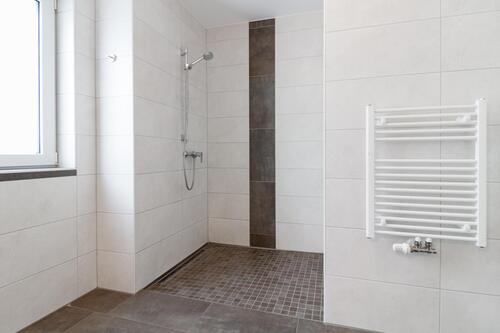 Badezimmer 2.OG 1.1 - 