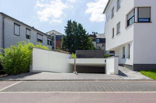 Zufahrt - Doppelparker mit 2 Parkplätzen in Tiefgarage in der Nähe der Paulinskirche