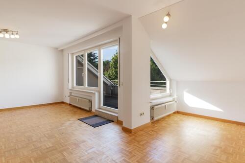 Wohnzimmer 1.0 - 2 Zimmer Dachgeschoßwohnung zum Kaufen in Trier