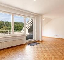 Trier-Olewig - Gut aufgeteilte Dachgeschoßwohnung mit Ausbaureserve im Speicher und schönem Blick