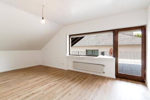 Wohnzimmer - Renovierte 3-Zimmer Wohnung in ruhiger Lage von Pellingen
