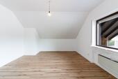 Wohnzimmer - 3 Zimmer Dachgeschoßwohnung zur Miete in Pellingen