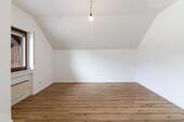 Büro/Kinderzimmer - Dachgeschoßwohnung mit 122,00 m&sup2; in Pellingen zur Miete
