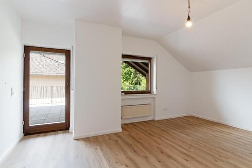 Büro/Kinderzimmer - 3 Zimmer Dachgeschoßwohnung in Pellingen
