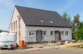 Vorderansicht 1 - 6 Zimmer Doppelhaushälfte zum Kaufen in Pluwig