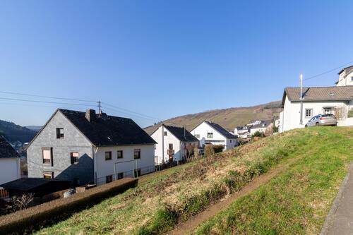 Bild 1 - Schönes Baugrundstück in ruhiger Ortslage von Waldrach mit schönem Blick