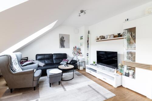 Wohnzimmer - 3 Zimmer Dachgeschoßwohnung zur Miete in Trier
