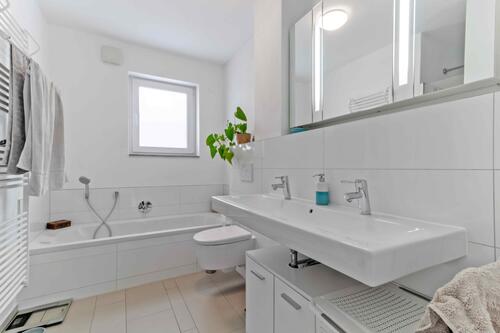 Bad 1 - 3 Zimmer Etagenwohnung in Trier