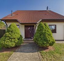 Mehr Raum als erwartet: Einfamilienhaus mit praktischer Raumstruktur, Doppelgarage, Carport und Pool - Grünheide (Mark)