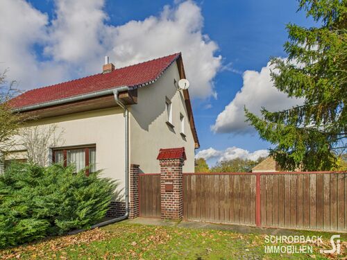 Hoftür und Grundstückszufahrt - 7 Zimmer Einfamilienhaus zum Kaufen in Storkow