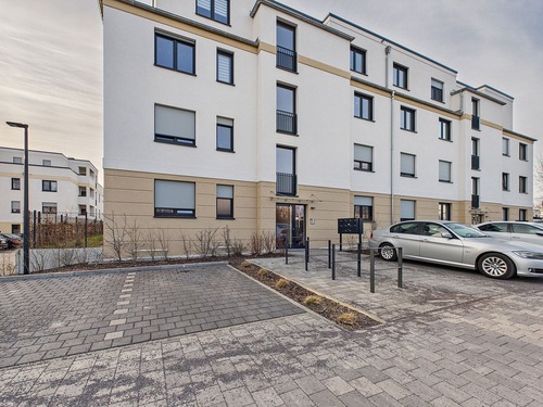 Hauseingang - 2 Zimmer Dachgeschoßwohnung zum Kaufen in Schönefeld