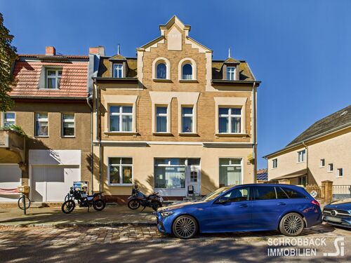 Straßenfassade - Geräumige 4-Zimmer-Altbauwohnung in Grünheide - Ideal als Übergangslösung oder für Projektaufenthalte – befristet auf 18 Monate
